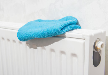 S obyčejným hadříkem si při čištění radiátorů rozhodně nevystačíte. S obyčejným hadříkem si při čištění radiátorů rozhodně nevystačíte.