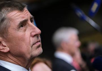 Premiér požaduje zastropování cen i odklad stěžejního termínu.