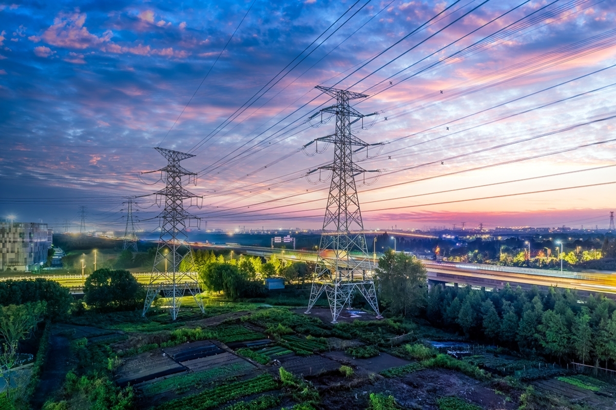 Elektrárny  někdy platí za odběr elektřiny. 
