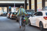 Cyklisté nepoužívají ochranné přilby a tím riskují svůj život.