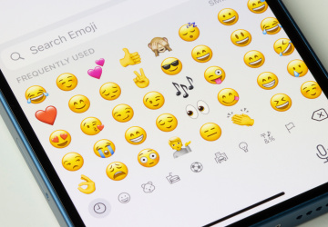 Emoji lidé milují. V některých zemích je lze umístit i na SPZ.