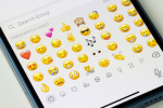 Emoji lidé milují. V některých zemích je lze umístit i na SPZ.