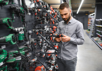 Mohou se aku vrtačky ze supermarketu kvalitou přiblížit profi nářadí za tisíce?