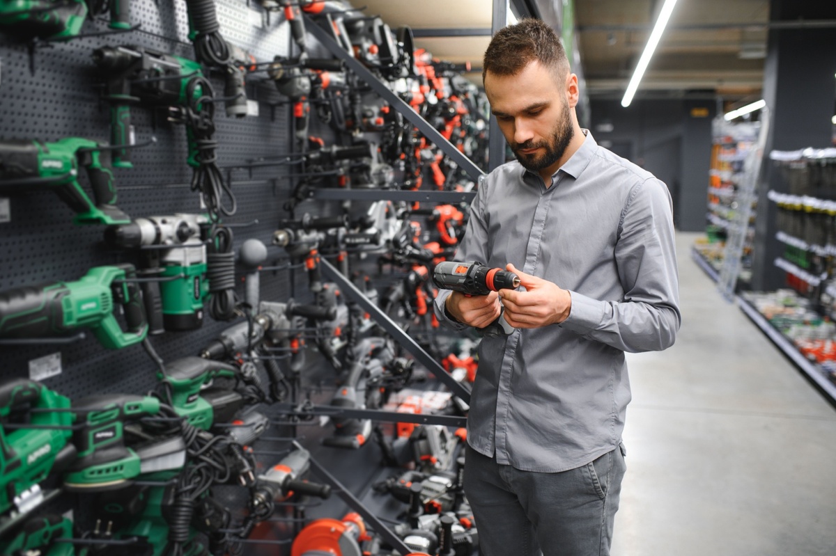 Mohou se aku vrtačky ze supermarketu kvalitou přiblížit profi nářadí za tisíce?