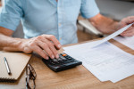 Vytvořit si dostatečnou finanční rezervu na důchod vyžaduje ve 40 letech jasný plán a pravidelné investování.