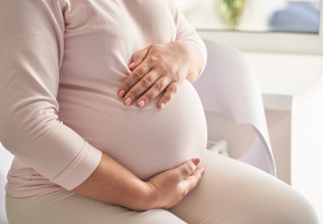 Zakládání rodiny v posledních letech stále více odkládáme z finančních důvodů.