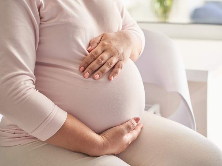 Zakládání rodiny v posledních letech stále více odkládáme z finančních důvodů. Zakládání rodiny v posledních letech stále více odkládáme z finančních důvodů.