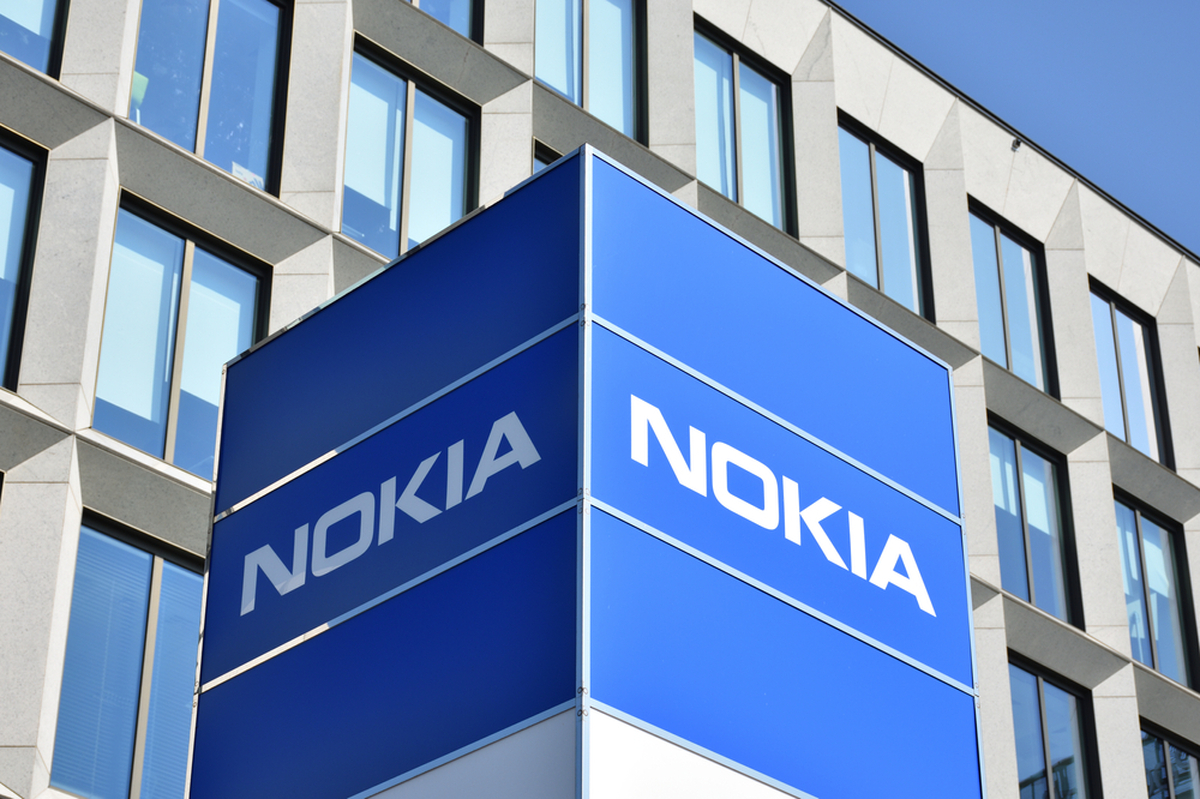 Nokia uvedla na trh tlačítkový telefon, který funguje i jako powerbanka