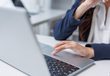 Řada Čechů zbytečně přeplácí za internet