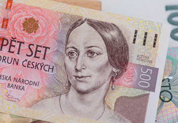 Osmdesátníci by si měli od příštího roku polepšit o 500 korun. 