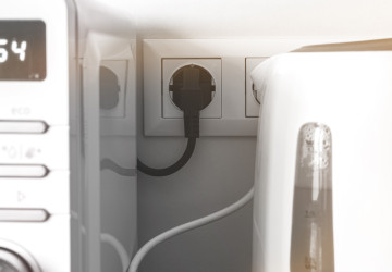 Prodlužovací kabely můžou v kuchyni způsobit zbytečný chaos Prodlužovací kabely můžou v kuchyni způsobit zbytečný chaos