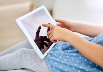 Dětí, které vyrůstají na tabletech a mobilech, přibývá