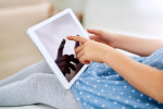 Dětí, které vyrůstají na tabletech a mobilech, přibývá