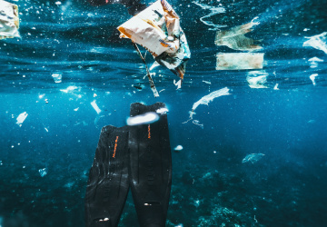 V oceánech je více plastů než se očekávalo, studie má ale i pozitivní zprávy