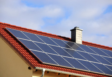 Podpora střešní FVE by mohla být ukončena. 